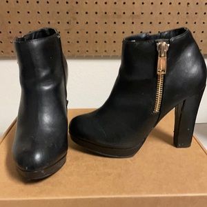 Juicy Couture  black bootie